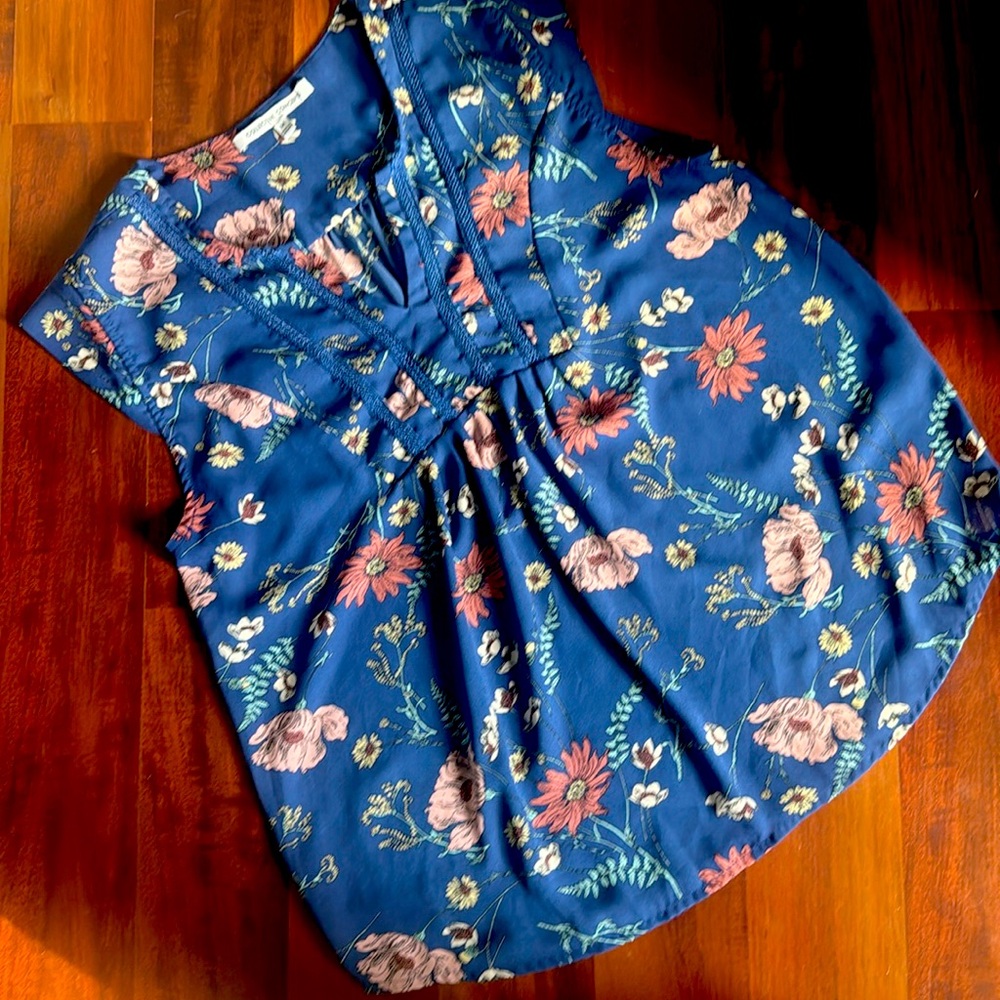 Collective Concepts Flowy Top M